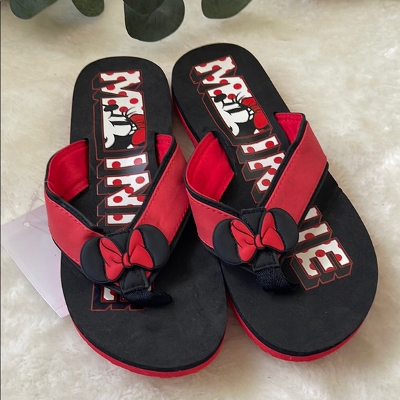 Minnie Mouse Red and Black Flip Flops with Bow - Picture 3 of 5